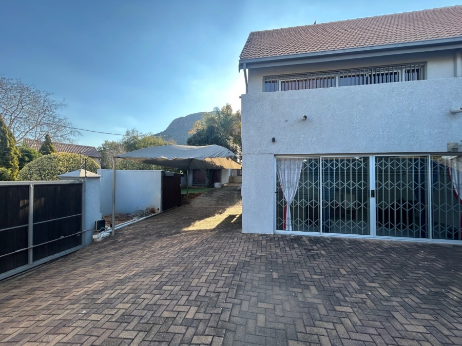 6 Bedroom Property for Sale in Schoemansville North West